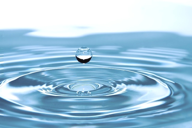 水
