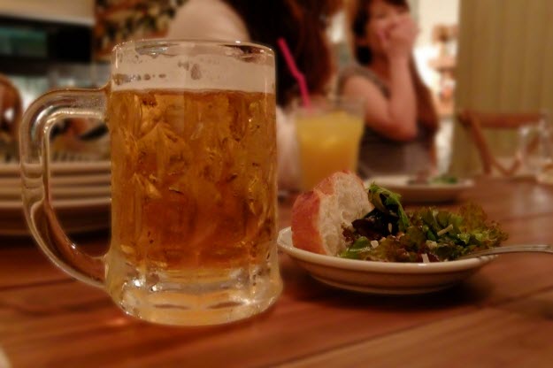 居酒屋でビール